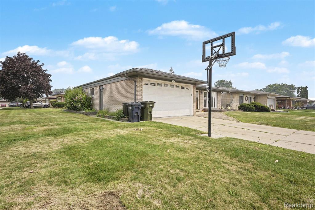 37400 Hacker Drive Property Photo 2