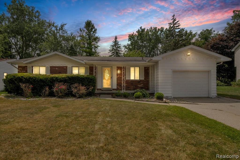 1933 Tamarisk Drive Property Photo 1