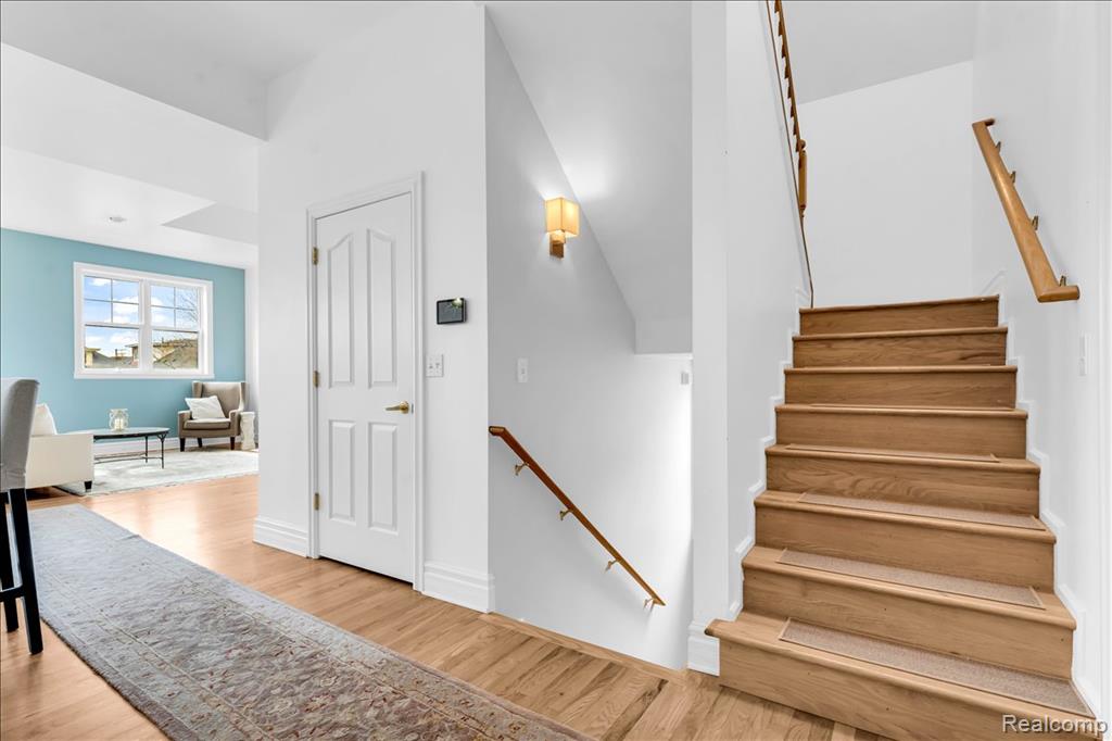 429 E Ferry Street Property Photo 5