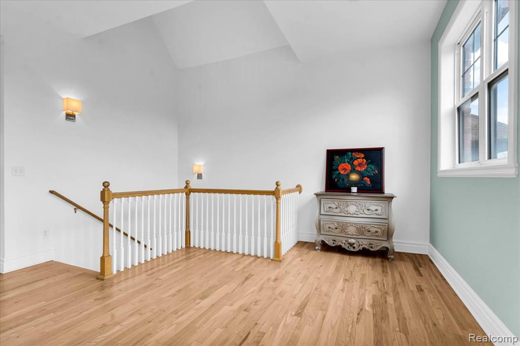 429 E Ferry Street Property Photo 11