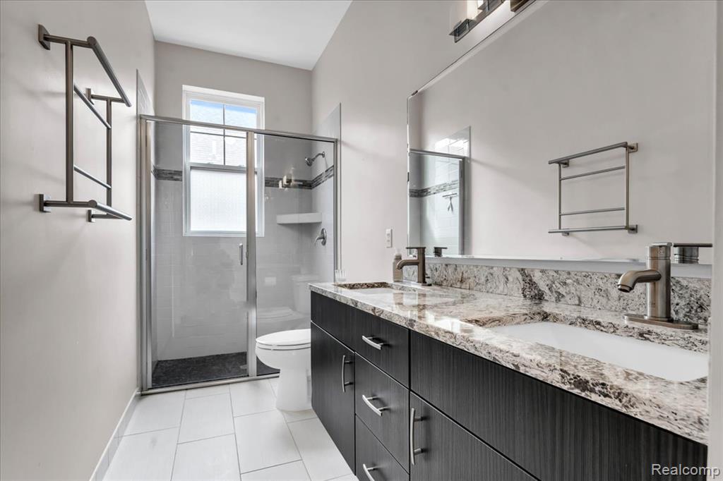 429 E Ferry Street Property Photo 16