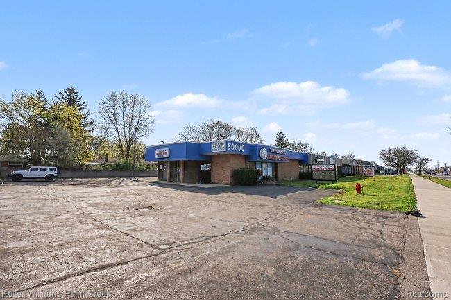 30000 Orchard Lake Road Property Photo 12