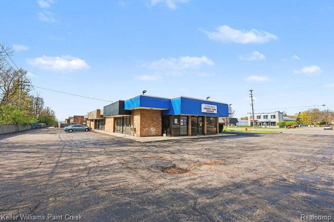 30000 Orchard Lake Road Property Photo 14