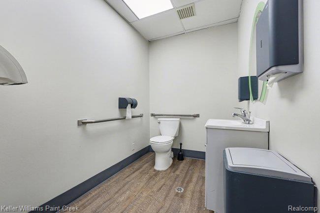 30000 Orchard Lake Road Property Photo 32