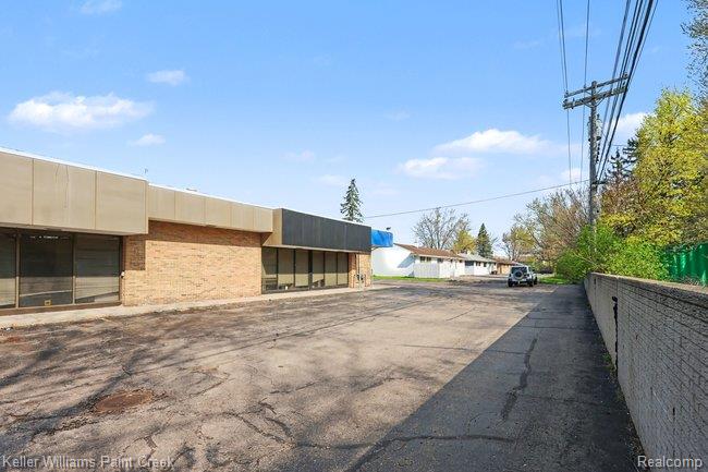 30000 Orchard Lake Road Property Photo 34