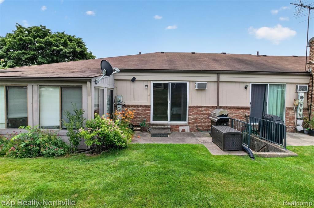 25157 Franklin Terrace Property Photo 18