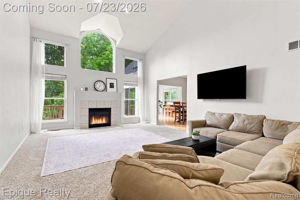 43144 Emerson Way Property Photo 6