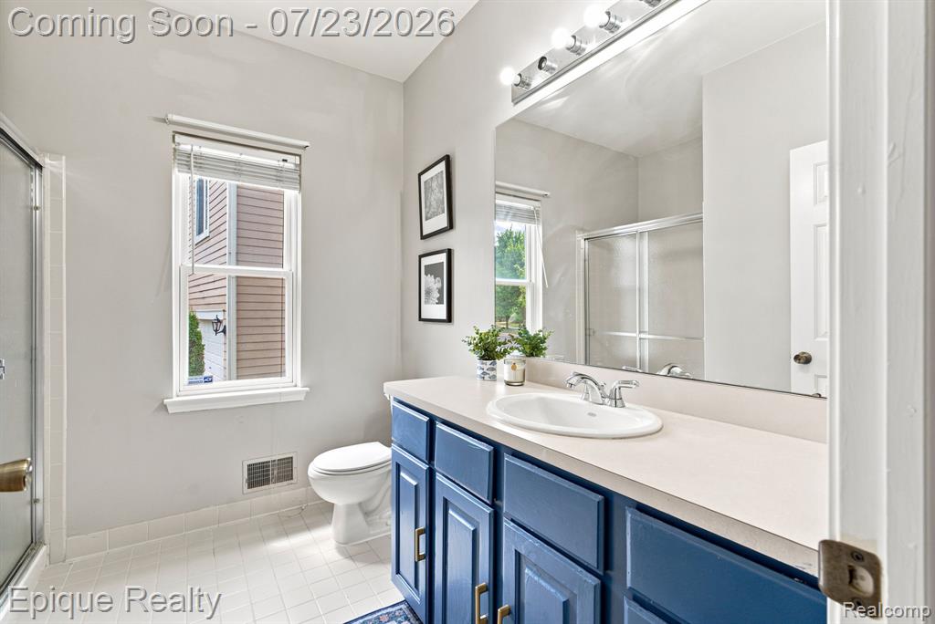 43144 Emerson Way Property Photo 28