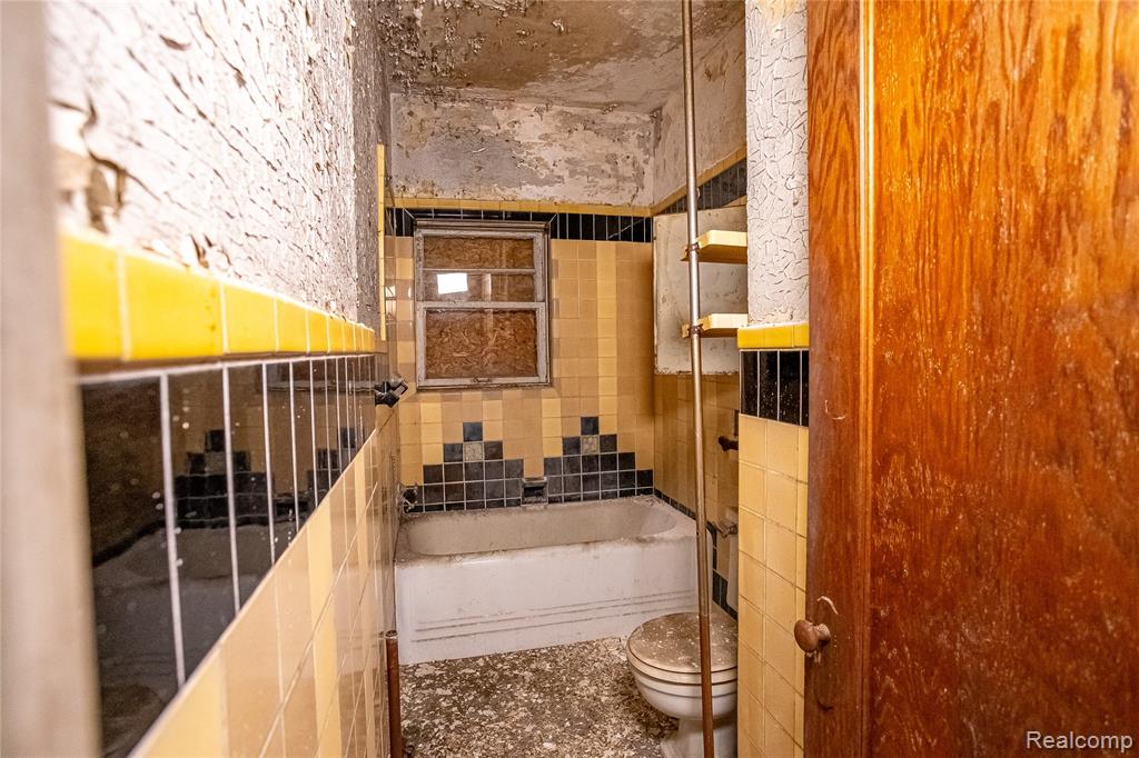 440 Michigan Avenue Property Photo 38