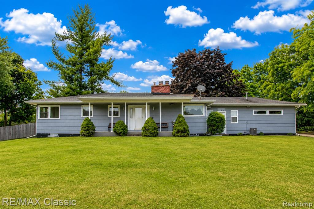 10268 7 Mile Road Property Photo 1
