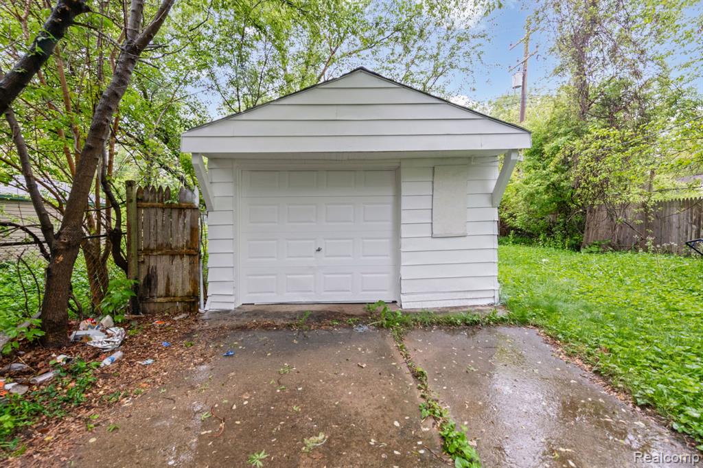 15650 Lappin Street Property Photo 17