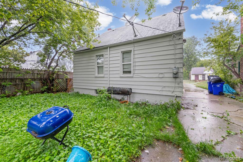 15650 Lappin Street Property Photo 18
