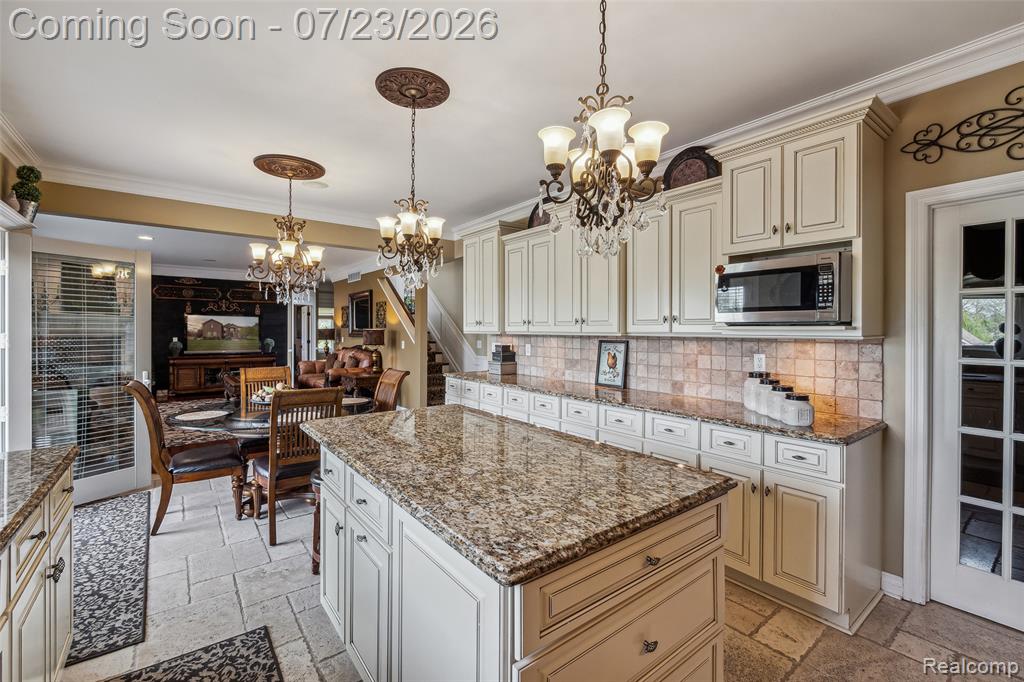 5460 Cochrane Road Property Photo 11