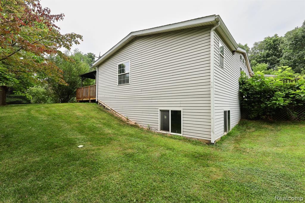 9386 Henderson Road Property Photo 2