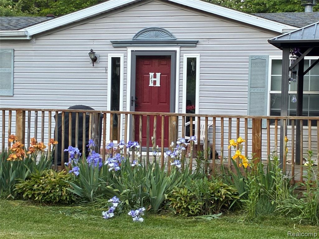 9386 Henderson Road Property Photo 3