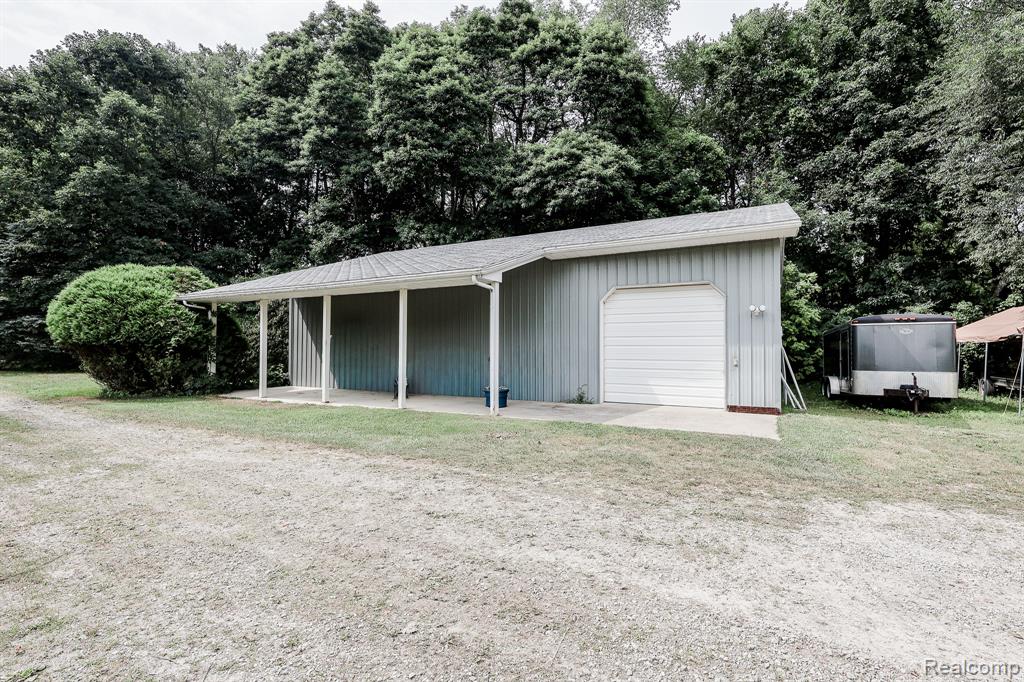 9386 Henderson Road Property Photo 4