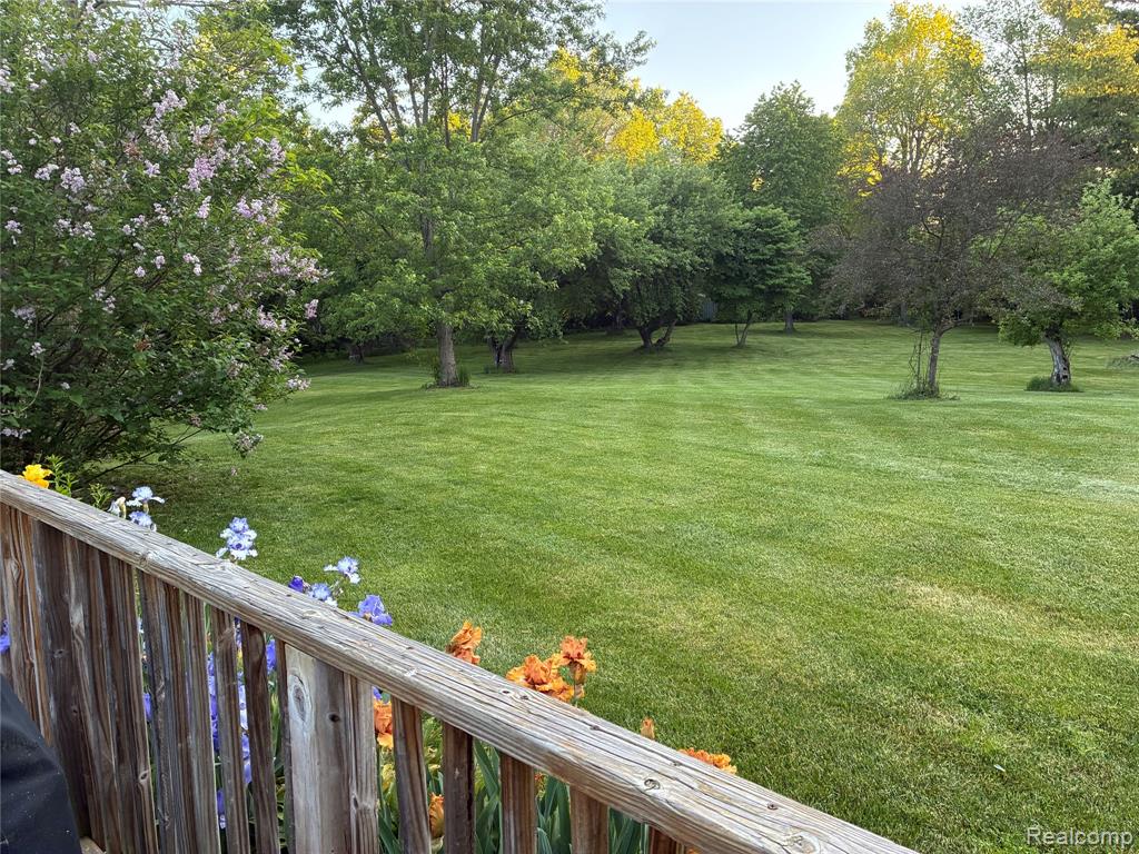 9386 Henderson Road Property Photo 5
