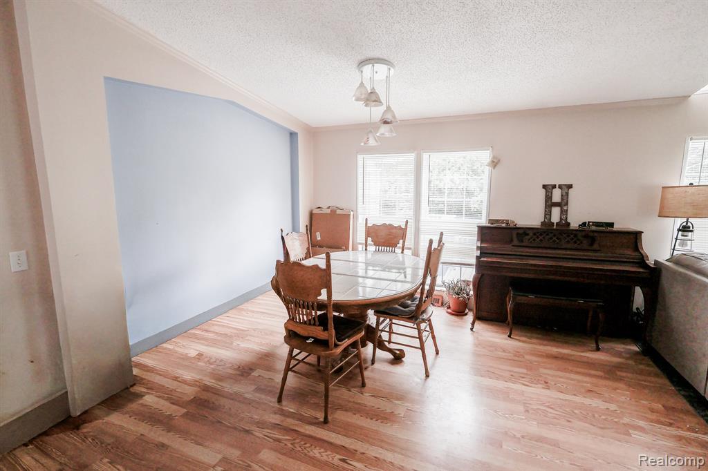 9386 Henderson Road Property Photo 10