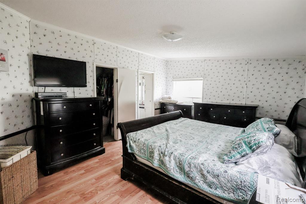 9386 Henderson Road Property Photo 15