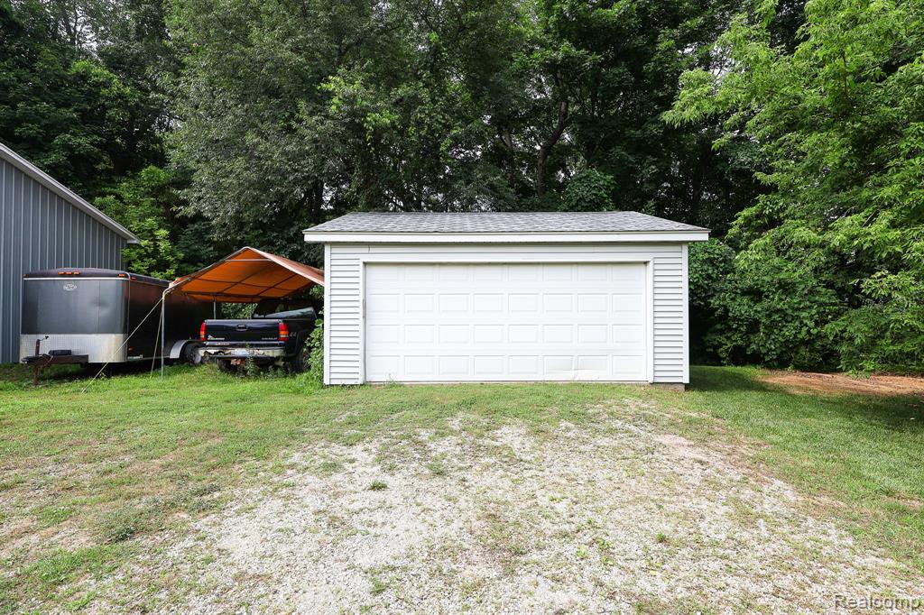 9386 Henderson Road Property Photo 24
