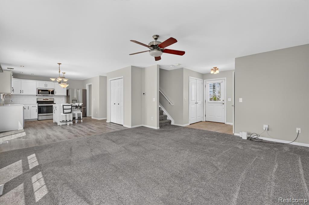 5082 Whispering Glen Trail Property Photo 6