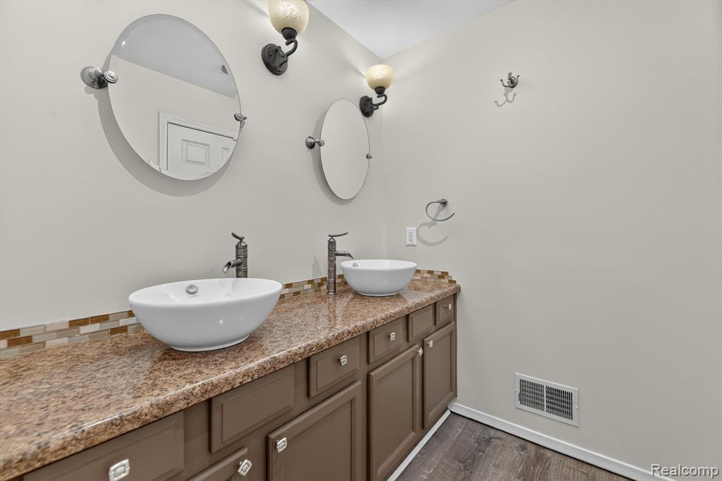 5082 Whispering Glen Trail Property Photo 19