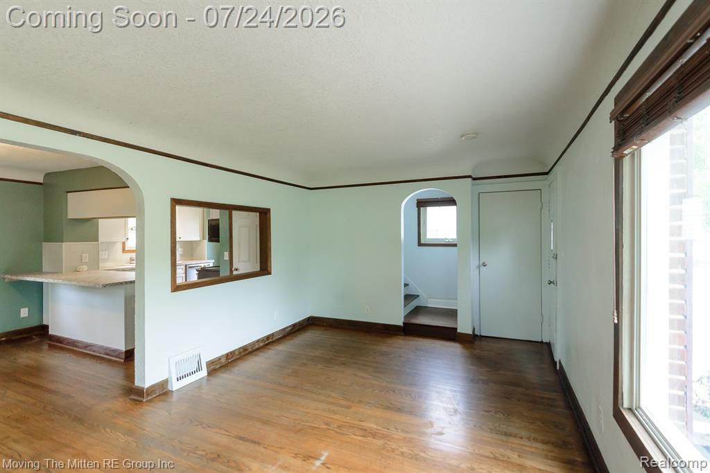 2037 Vivian Road Property Photo 3