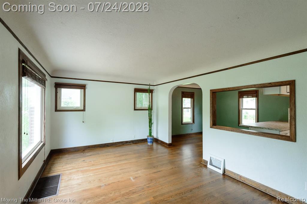 2037 Vivian Road Property Photo 4