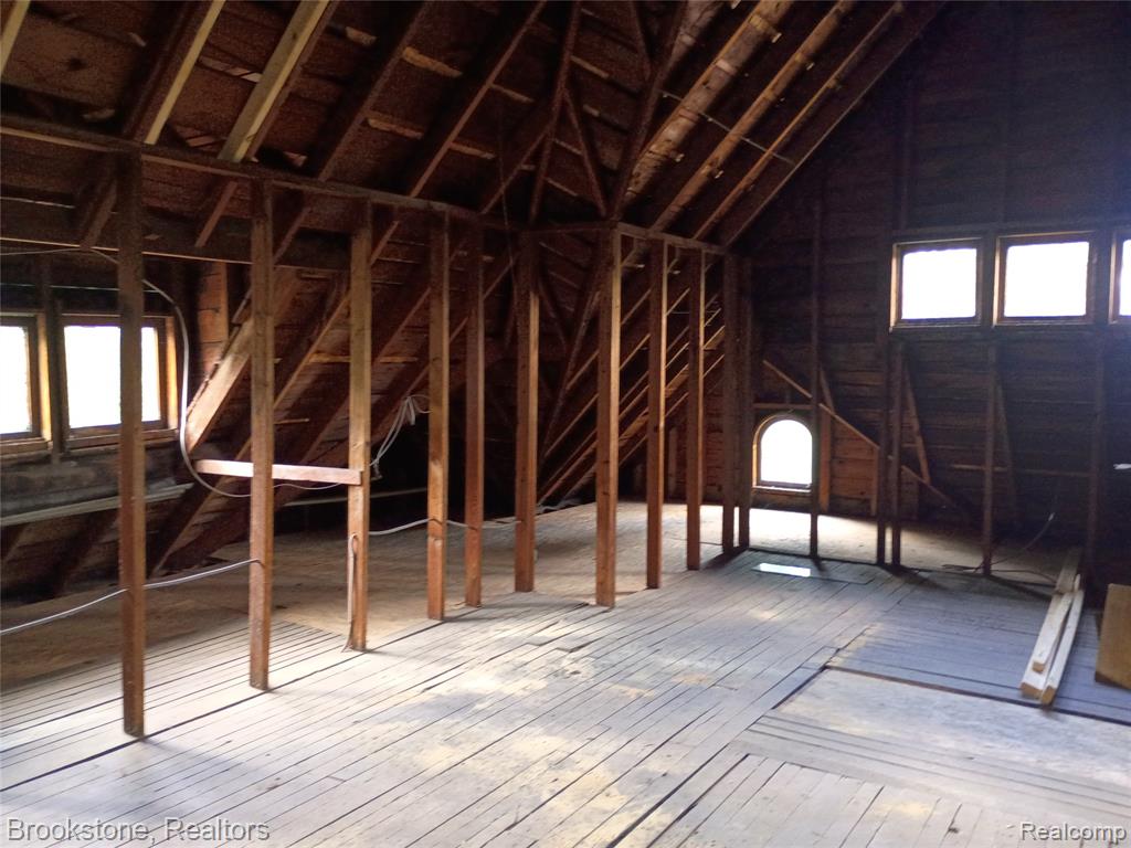 510 Pleasant Street Property Photo 2
