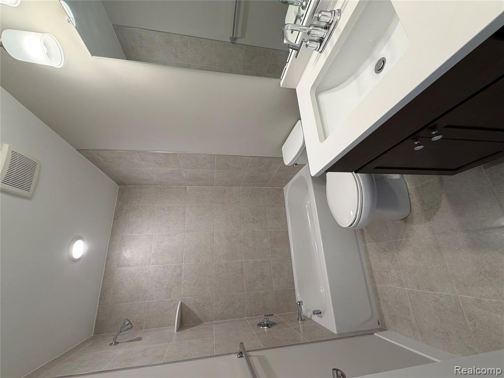 751 Canterbury Lane Property Photo 9