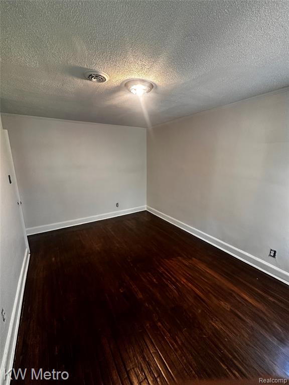 17139 Roselawn Street Property Photo 10
