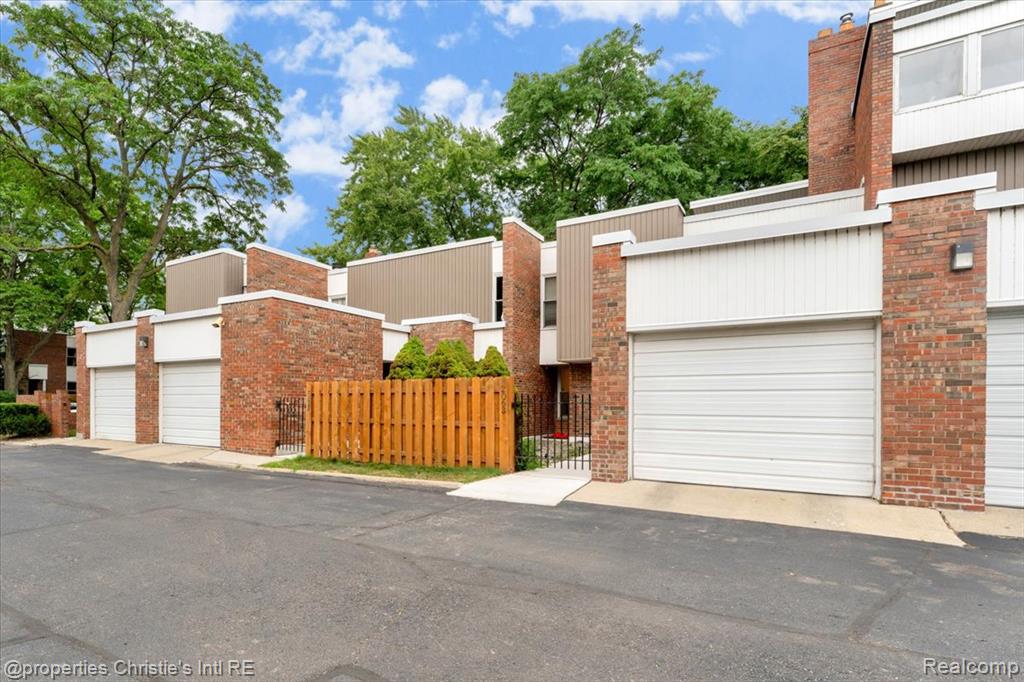 2063 Hyde Park Property Photo 1
