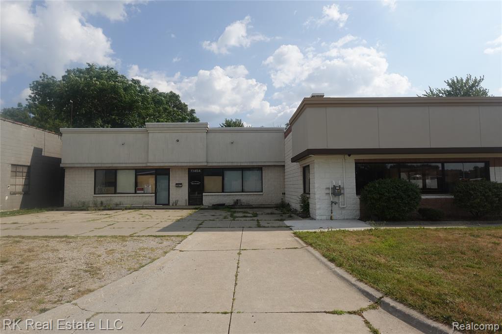 9 Mile Road Property Photo 1