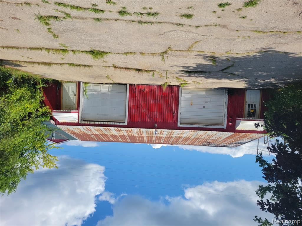 1142 N Center Road Property Photo 1