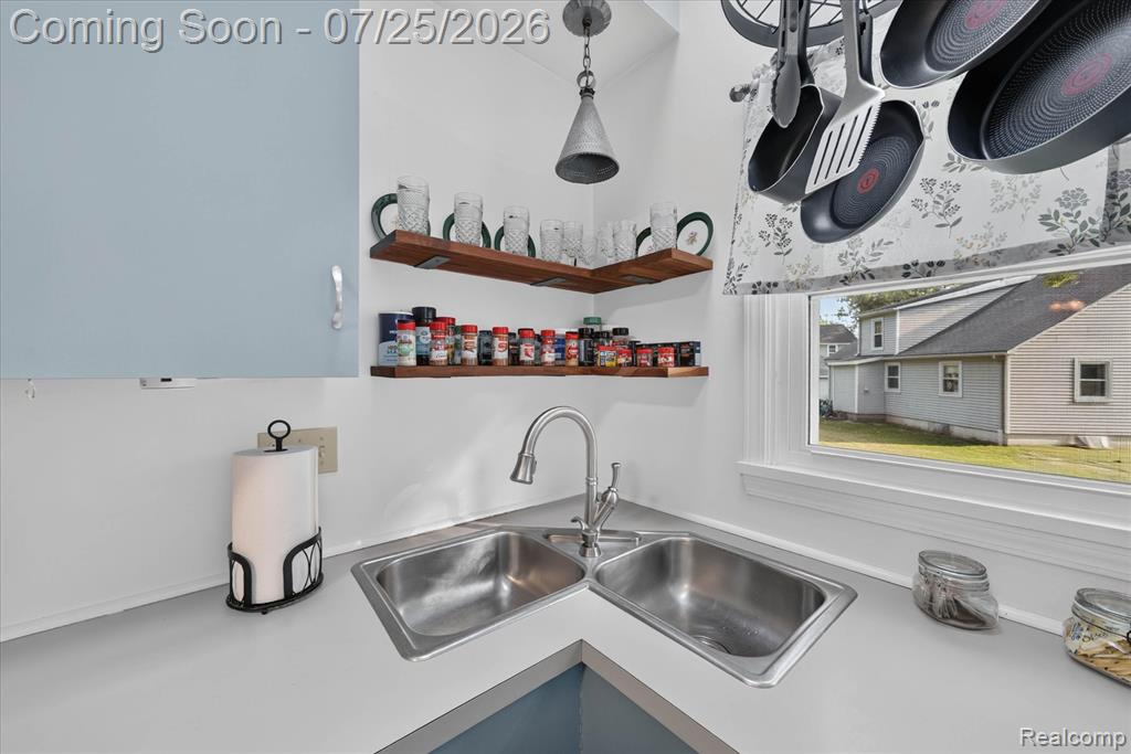 403 Main Street Property Photo 9