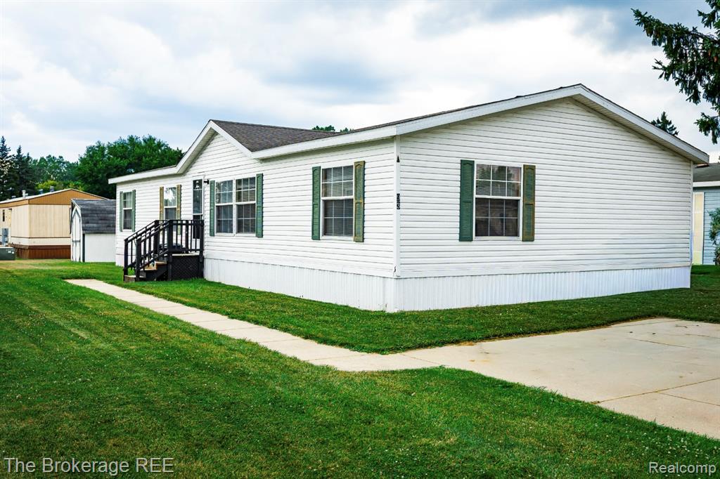 93 Woodcrest Property Photo 1