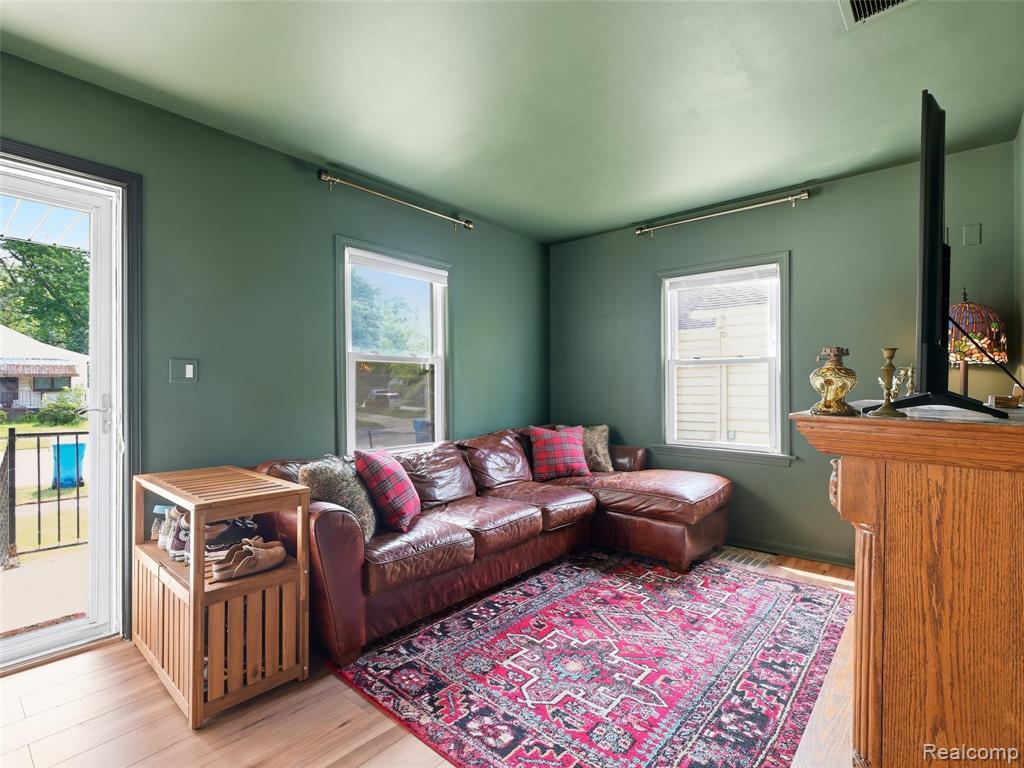 27715 Park Court Property Photo 4