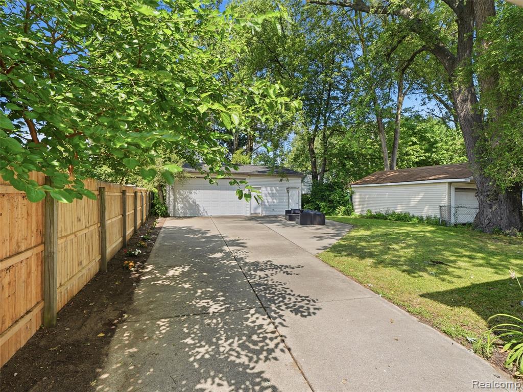 27715 Park Court Property Photo 25