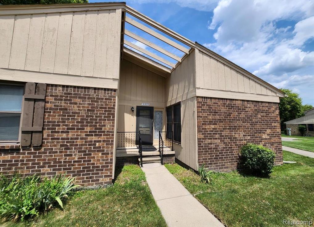 31573 GREEN MEADOW Lane Property Photo 1