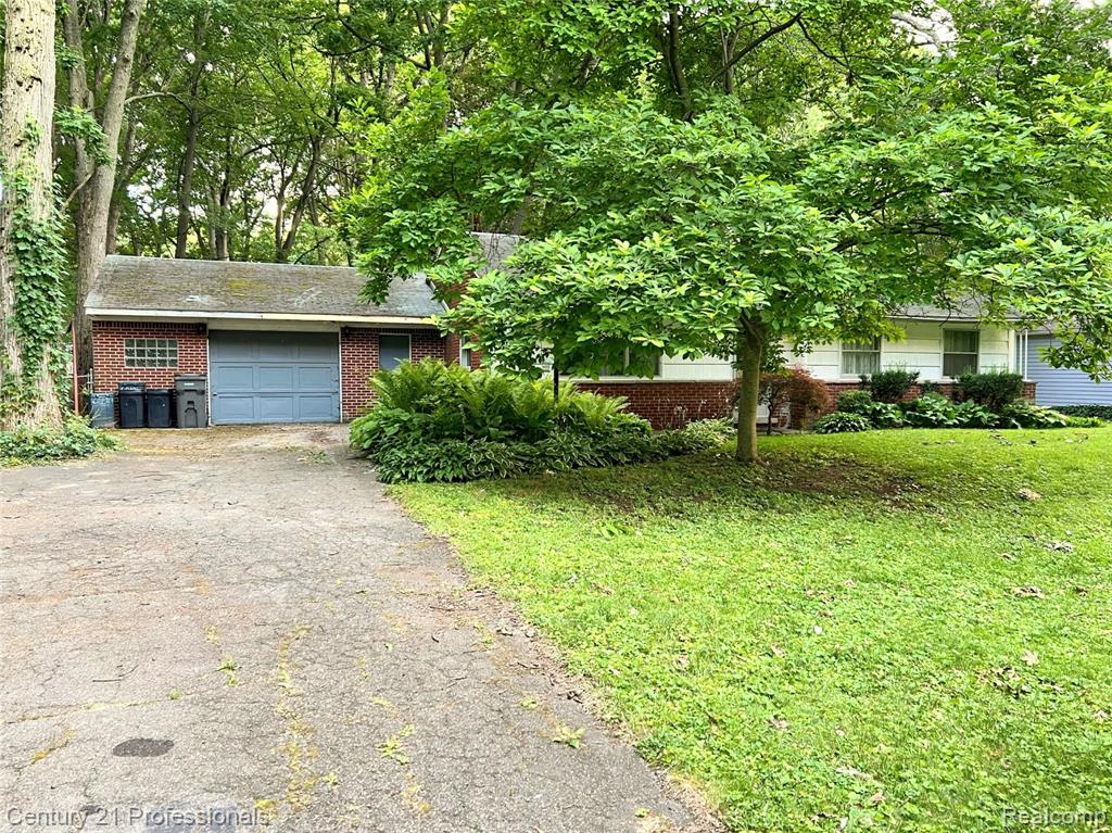 21900 Ulrich Street Property Photo 1