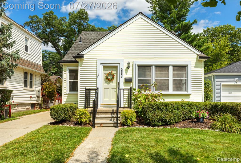 716 Maplegrove Avenue Property Photo 1