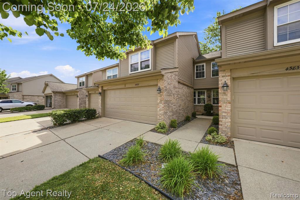 43835 Coachmaker Drive Property Photo 2