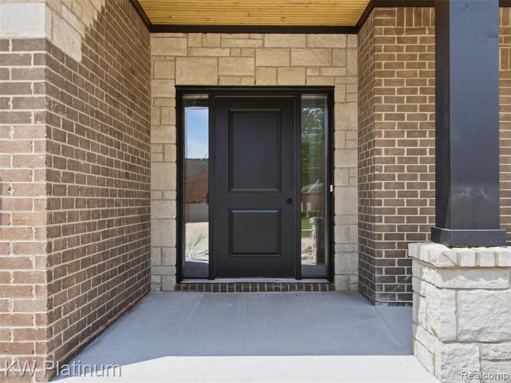 3416 Round Tree Drive Property Photo 2