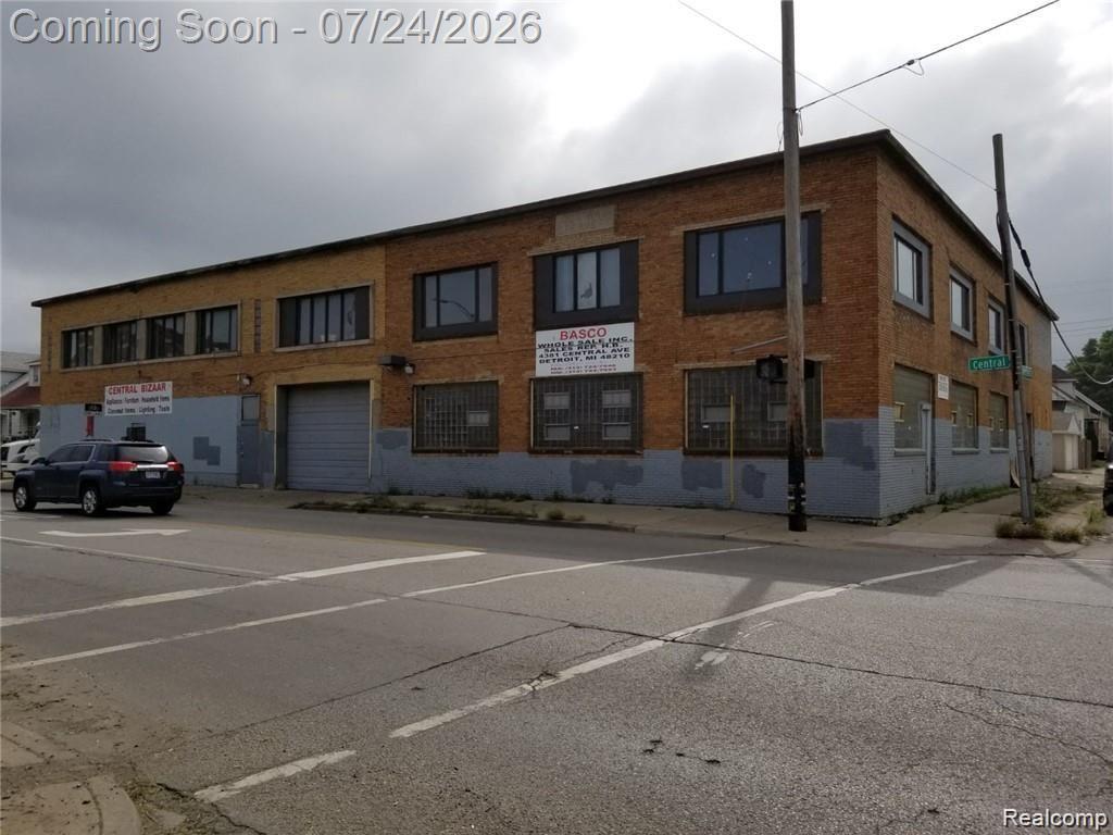 4381 Central Street Property Photo 2