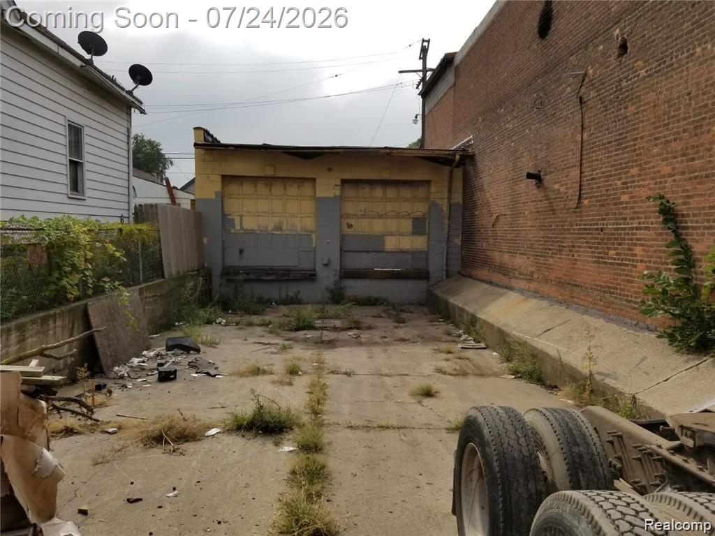 4381 Central Street Property Photo 3