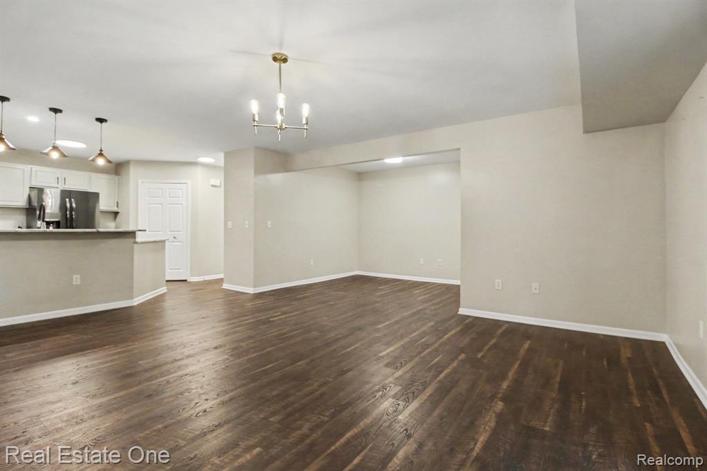 2271 S Main Street Property Photo 3