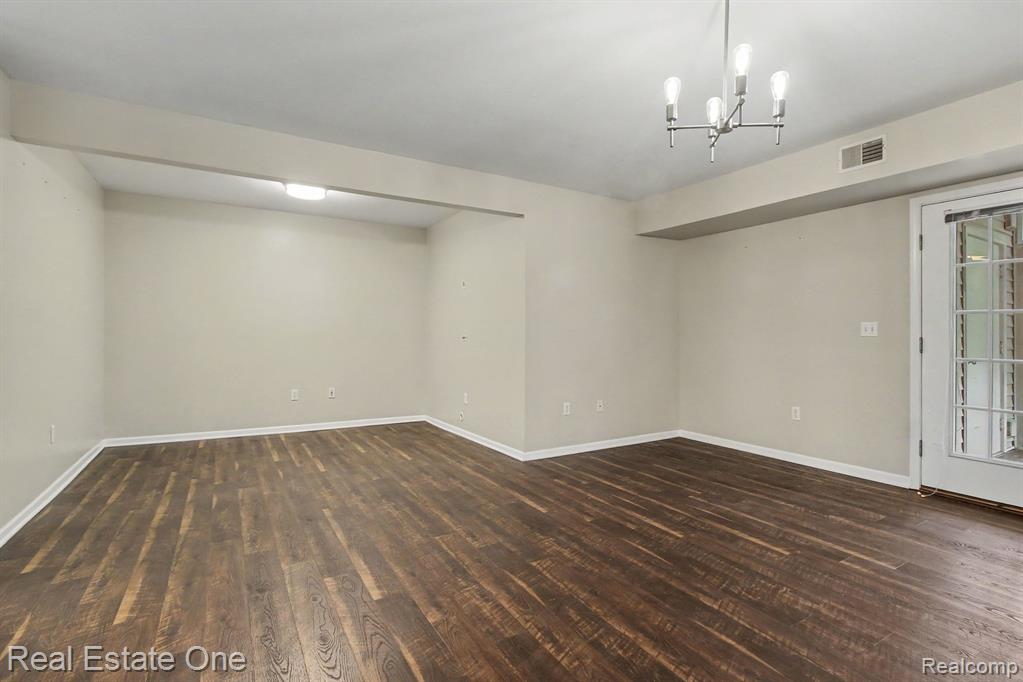 2271 S Main Street Property Photo 11