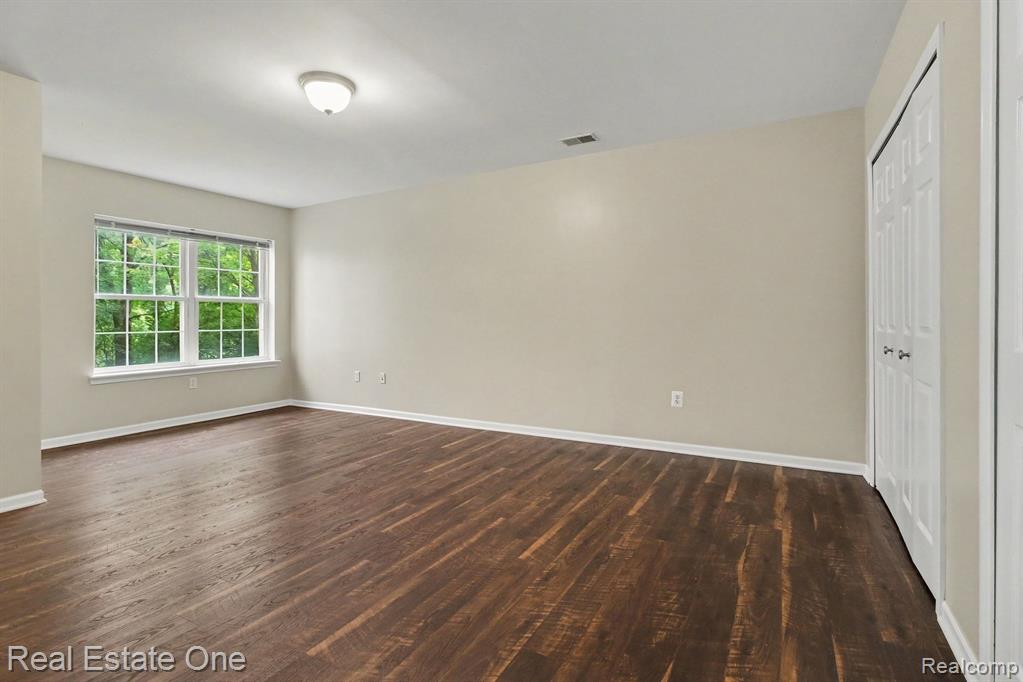 2271 S Main Street Property Photo 15