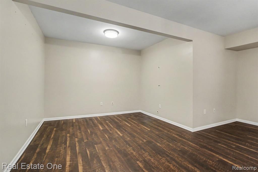 2271 S Main Street Property Photo 16