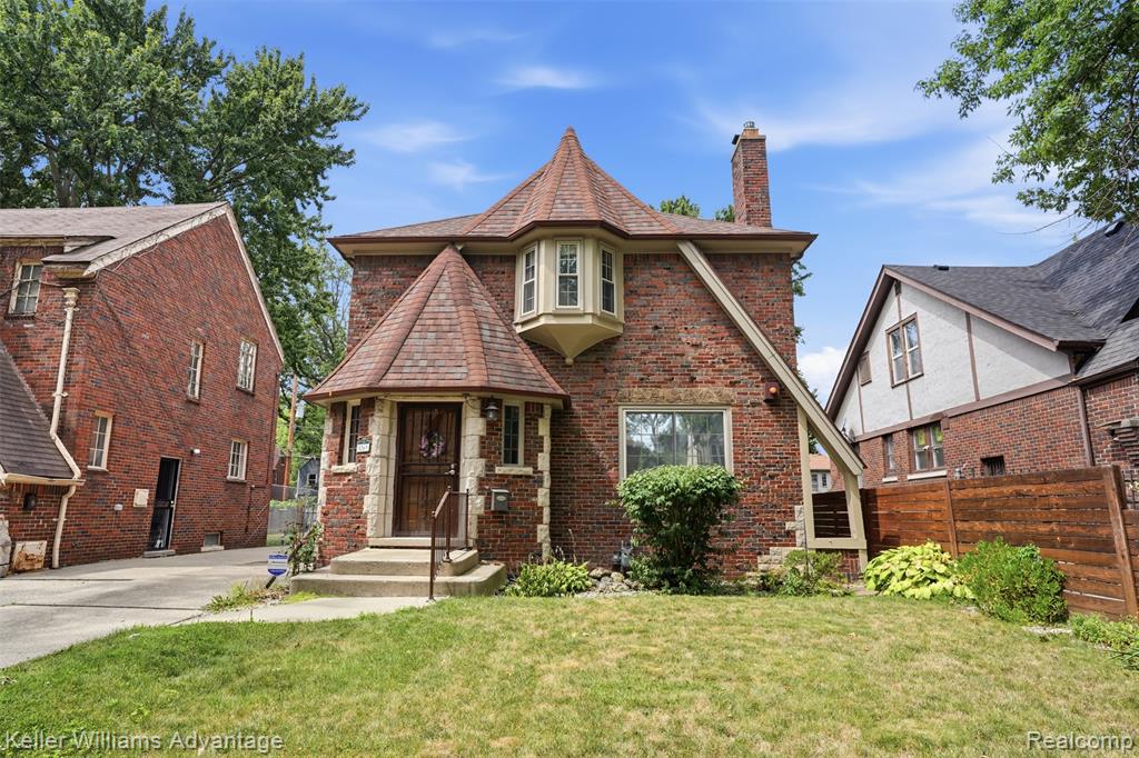 5269 Yorkshire Road Property Photo 1